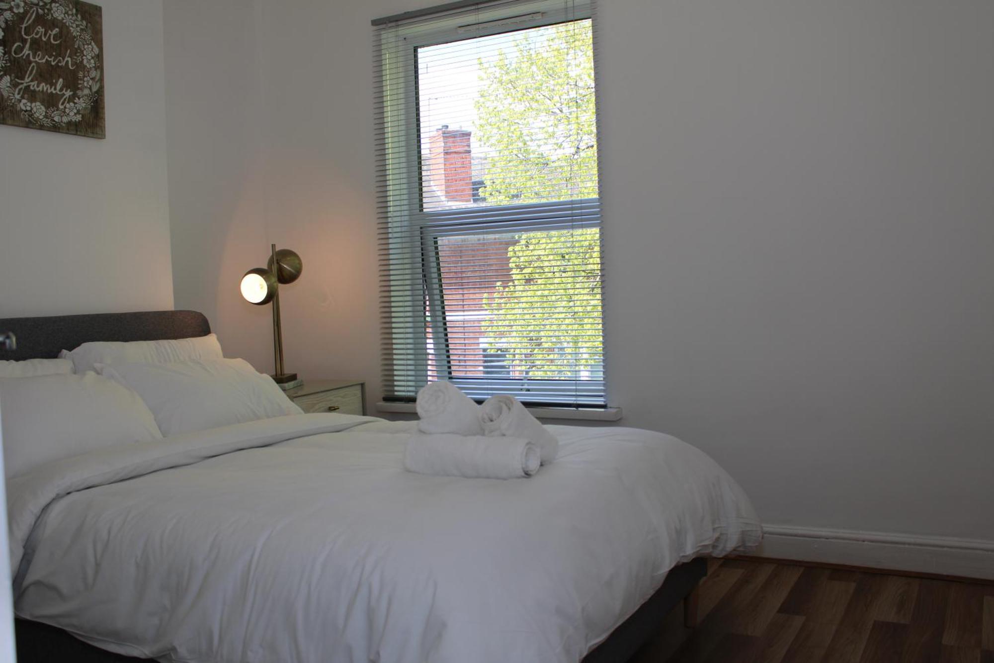 F2S Serviced Apartments 2Bedroom Terrace House With Free Wifi Netflix Suitable For Contractors Walking Distance To Train Station Derby Bagian luar foto