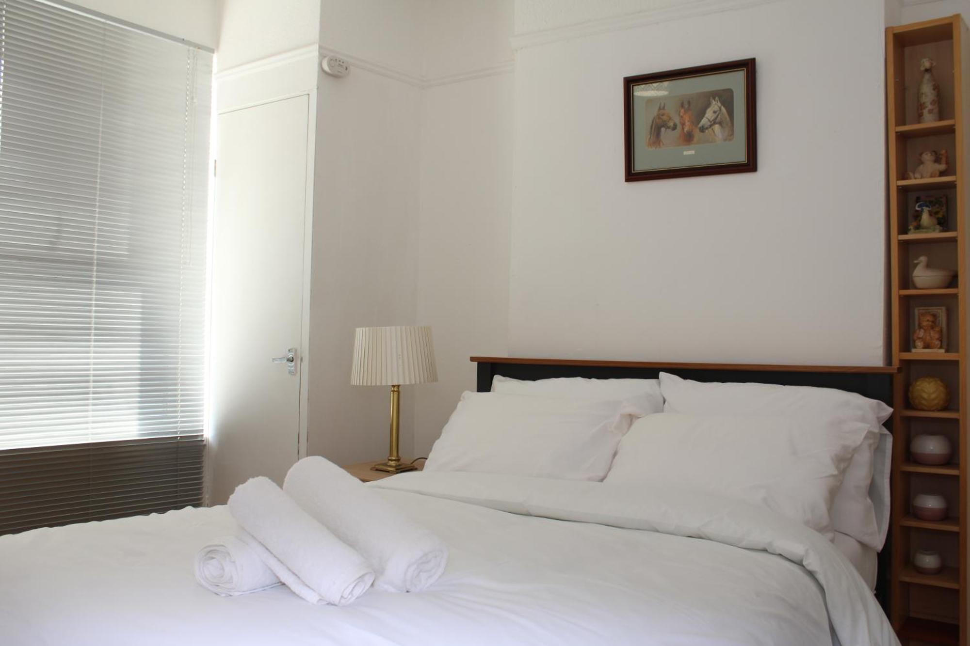 F2S Serviced Apartments 2Bedroom Terrace House With Free Wifi Netflix Suitable For Contractors Walking Distance To Train Station Derby Bagian luar foto