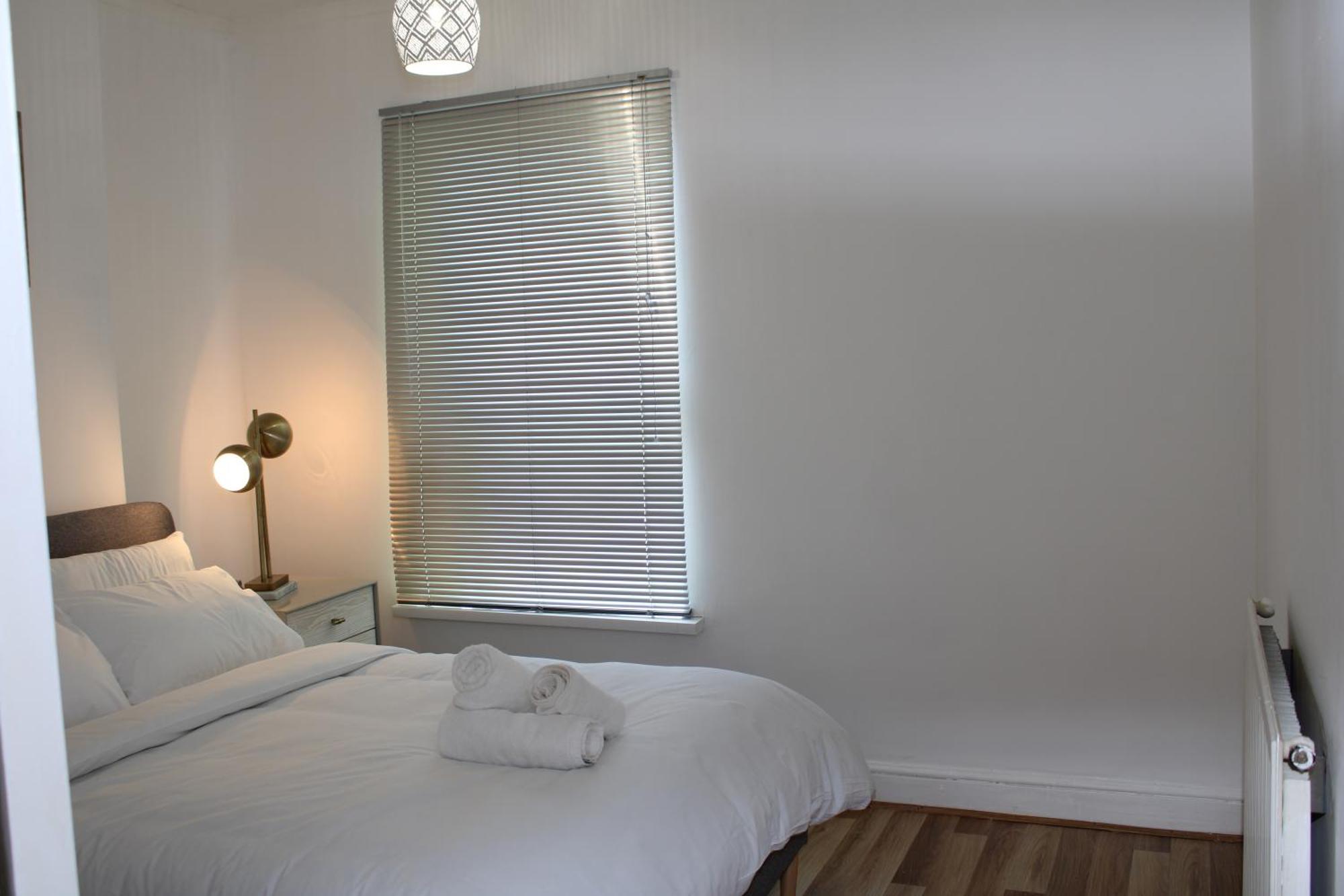 F2S Serviced Apartments 2Bedroom Terrace House With Free Wifi Netflix Suitable For Contractors Walking Distance To Train Station Derby Bagian luar foto