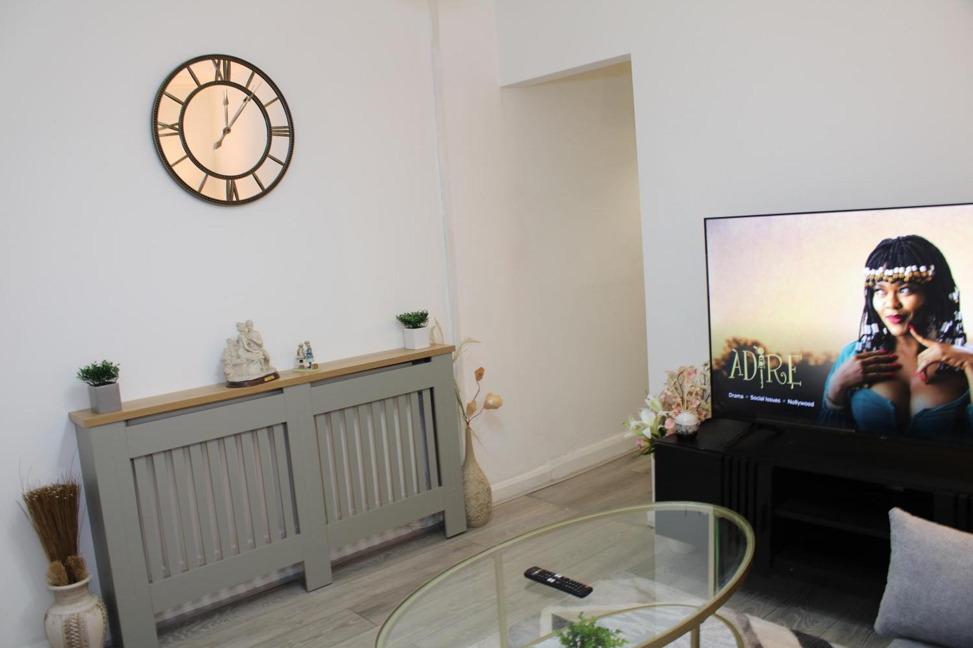 F2S Serviced Apartments 2Bedroom Terrace House With Free Wifi Netflix Suitable For Contractors Walking Distance To Train Station Derby Bagian luar foto