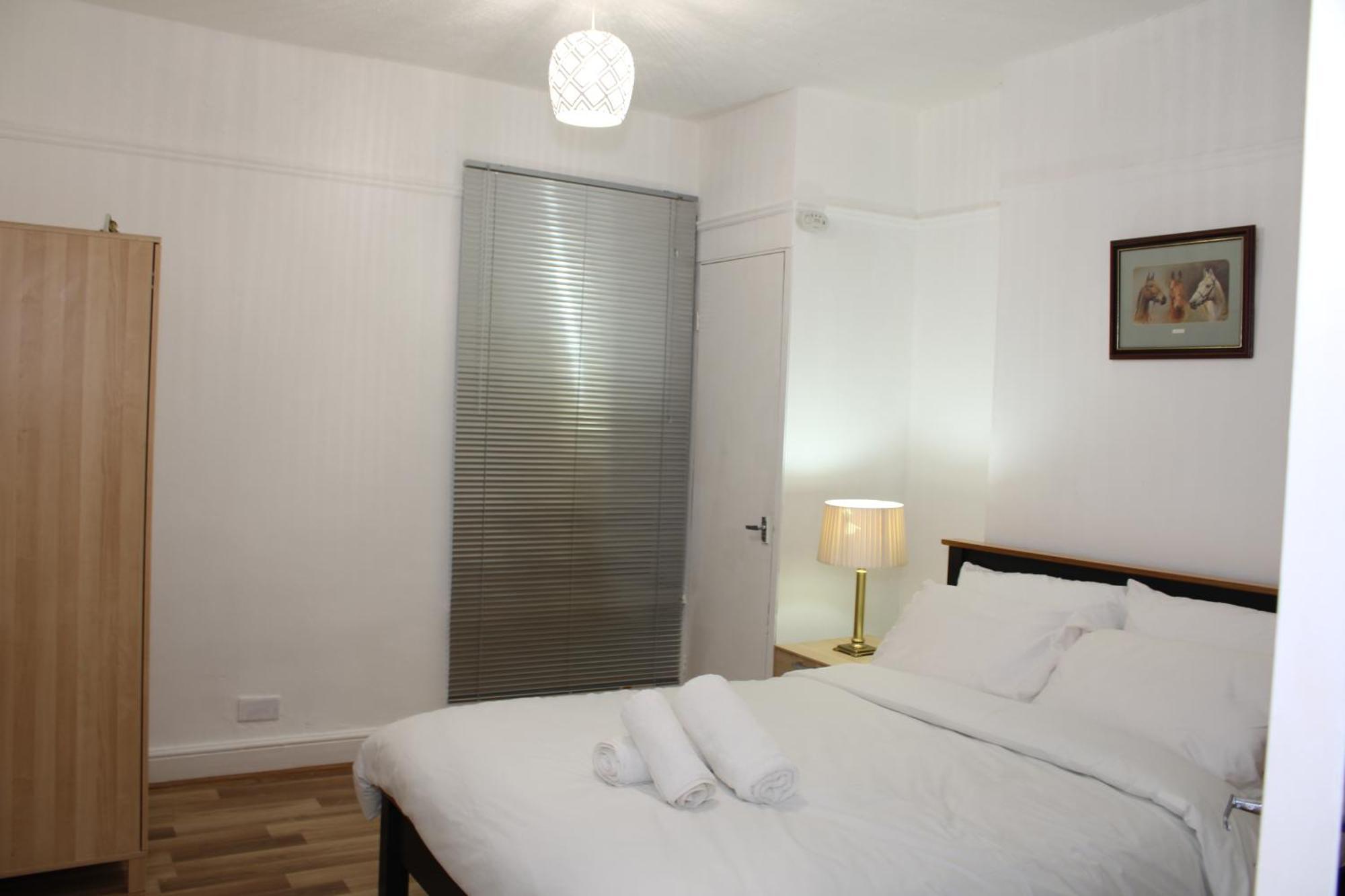 F2S Serviced Apartments 2Bedroom Terrace House With Free Wifi Netflix Suitable For Contractors Walking Distance To Train Station Derby Bagian luar foto