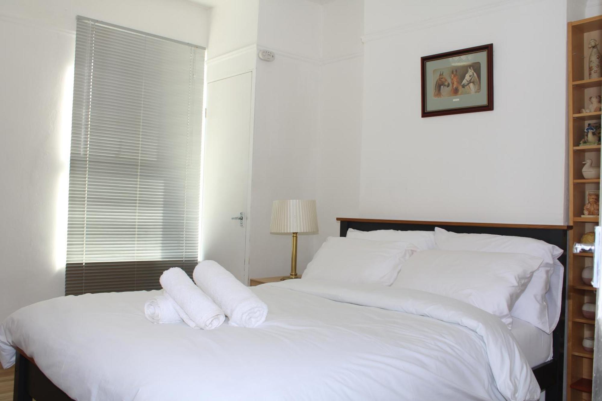 F2S Serviced Apartments 2Bedroom Terrace House With Free Wifi Netflix Suitable For Contractors Walking Distance To Train Station Derby Bagian luar foto