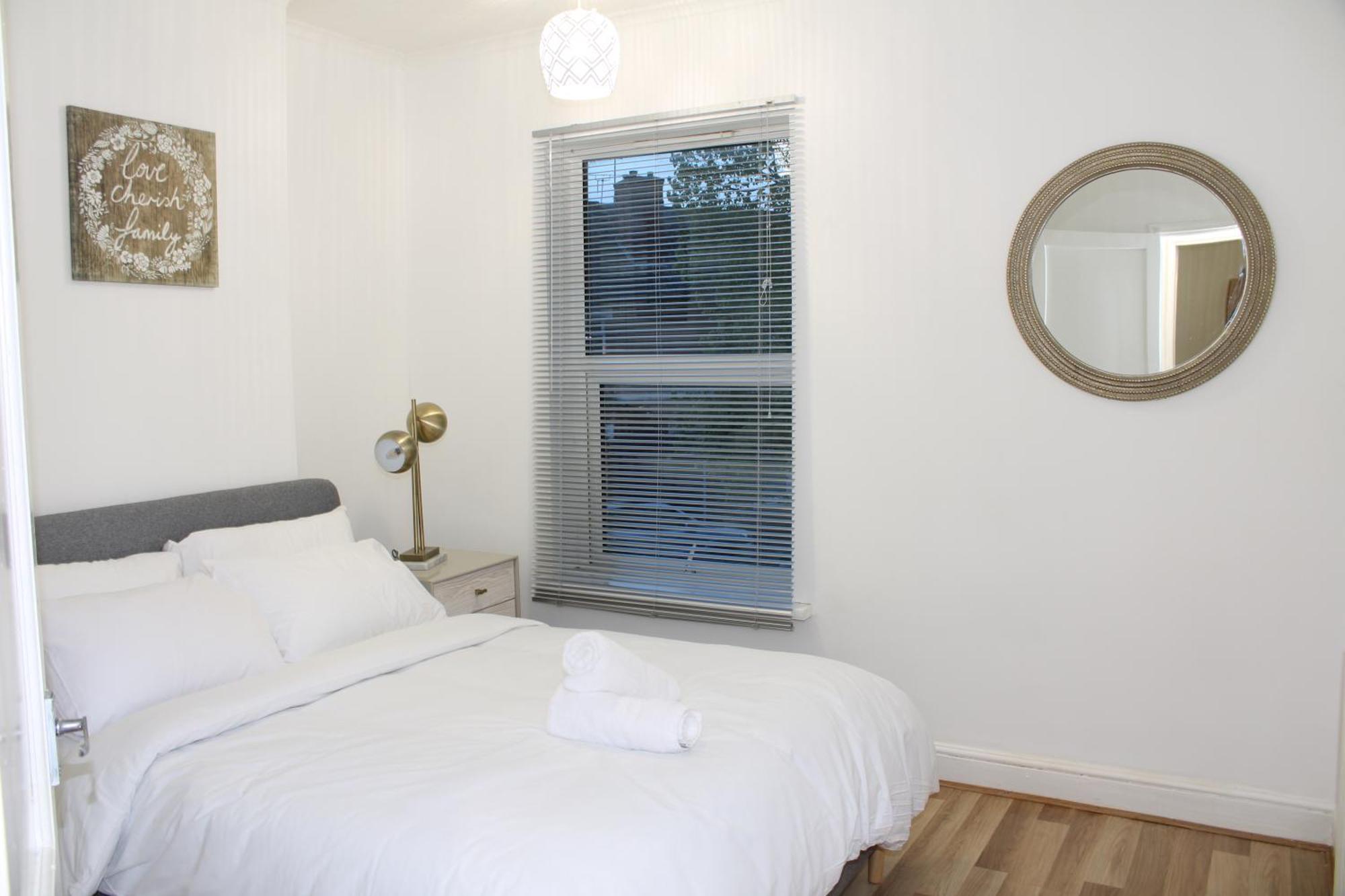 F2S Serviced Apartments 2Bedroom Terrace House With Free Wifi Netflix Suitable For Contractors Walking Distance To Train Station Derby Bagian luar foto