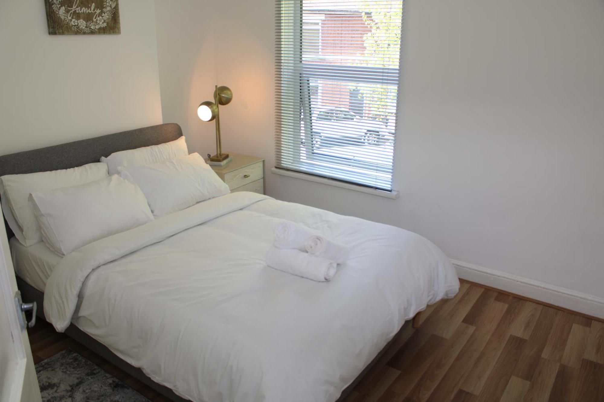 F2S Serviced Apartments 2Bedroom Terrace House With Free Wifi Netflix Suitable For Contractors Walking Distance To Train Station Derby Bagian luar foto