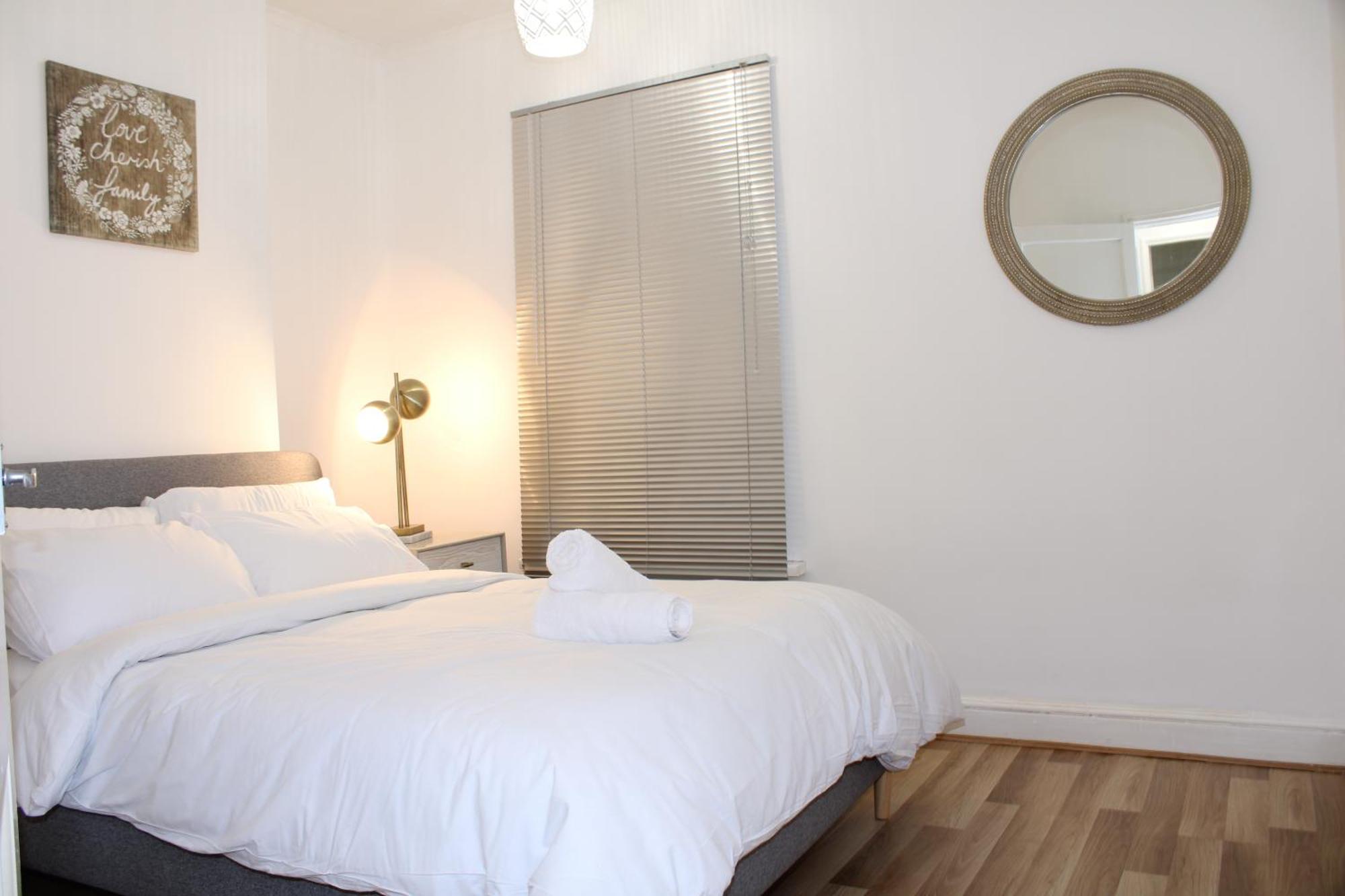 F2S Serviced Apartments 2Bedroom Terrace House With Free Wifi Netflix Suitable For Contractors Walking Distance To Train Station Derby Bagian luar foto