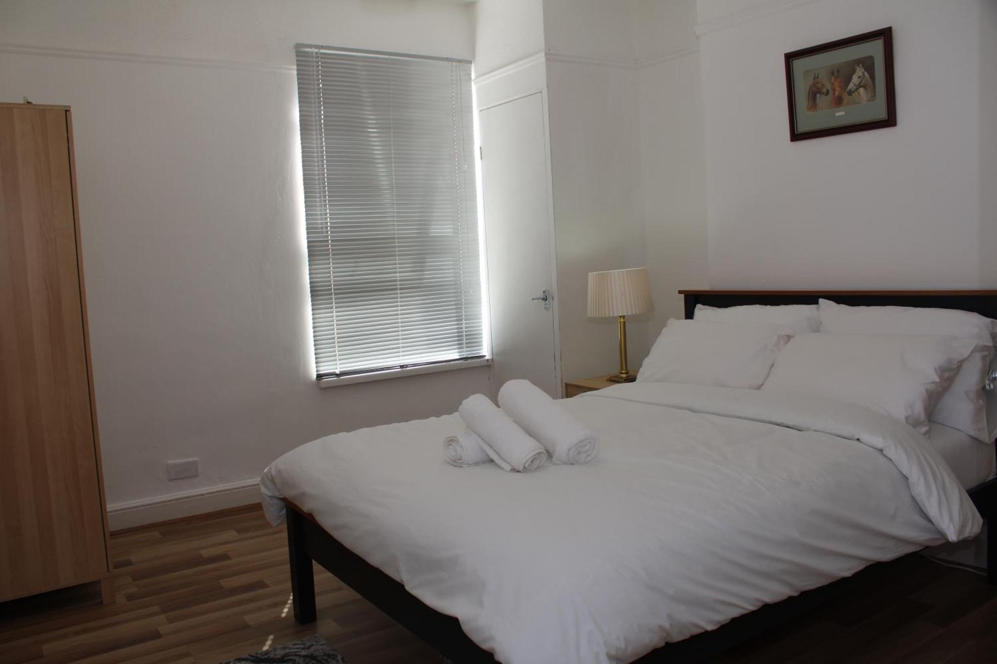 F2S Serviced Apartments 2Bedroom Terrace House With Free Wifi Netflix Suitable For Contractors Walking Distance To Train Station Derby Bagian luar foto