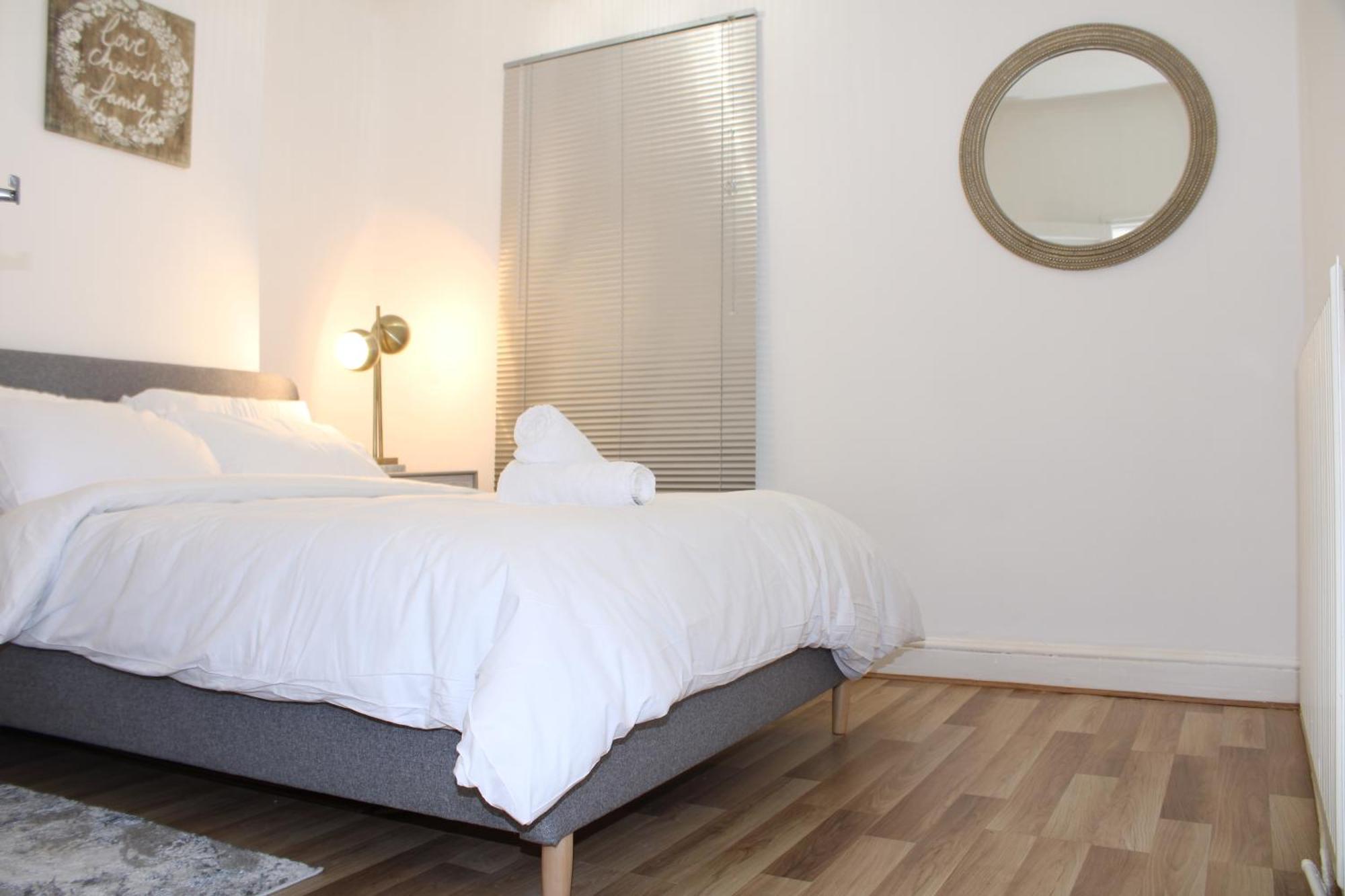 F2S Serviced Apartments 2Bedroom Terrace House With Free Wifi Netflix Suitable For Contractors Walking Distance To Train Station Derby Bagian luar foto