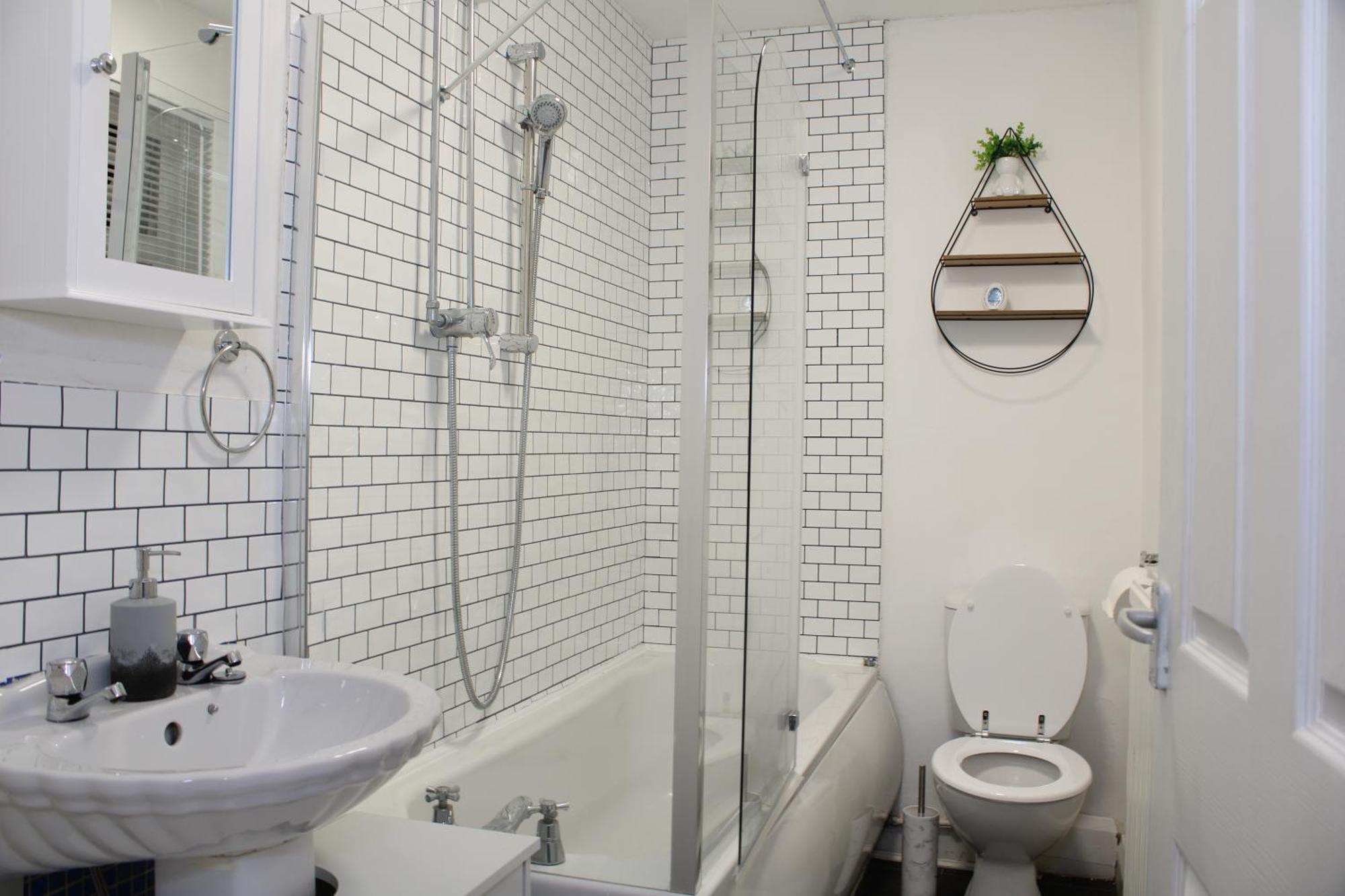 F2S Serviced Apartments 2Bedroom Terrace House With Free Wifi Netflix Suitable For Contractors Walking Distance To Train Station Derby Bagian luar foto