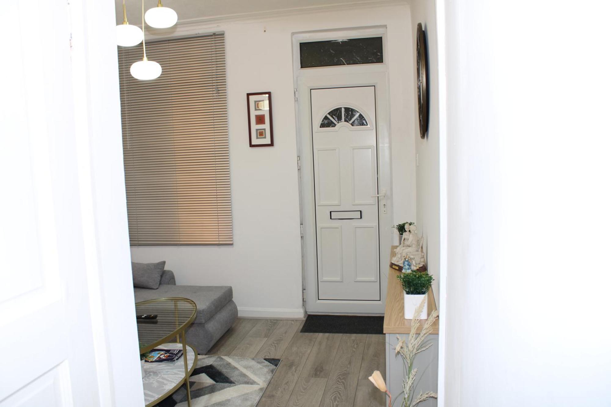 F2S Serviced Apartments 2Bedroom Terrace House With Free Wifi Netflix Suitable For Contractors Walking Distance To Train Station Derby Bagian luar foto