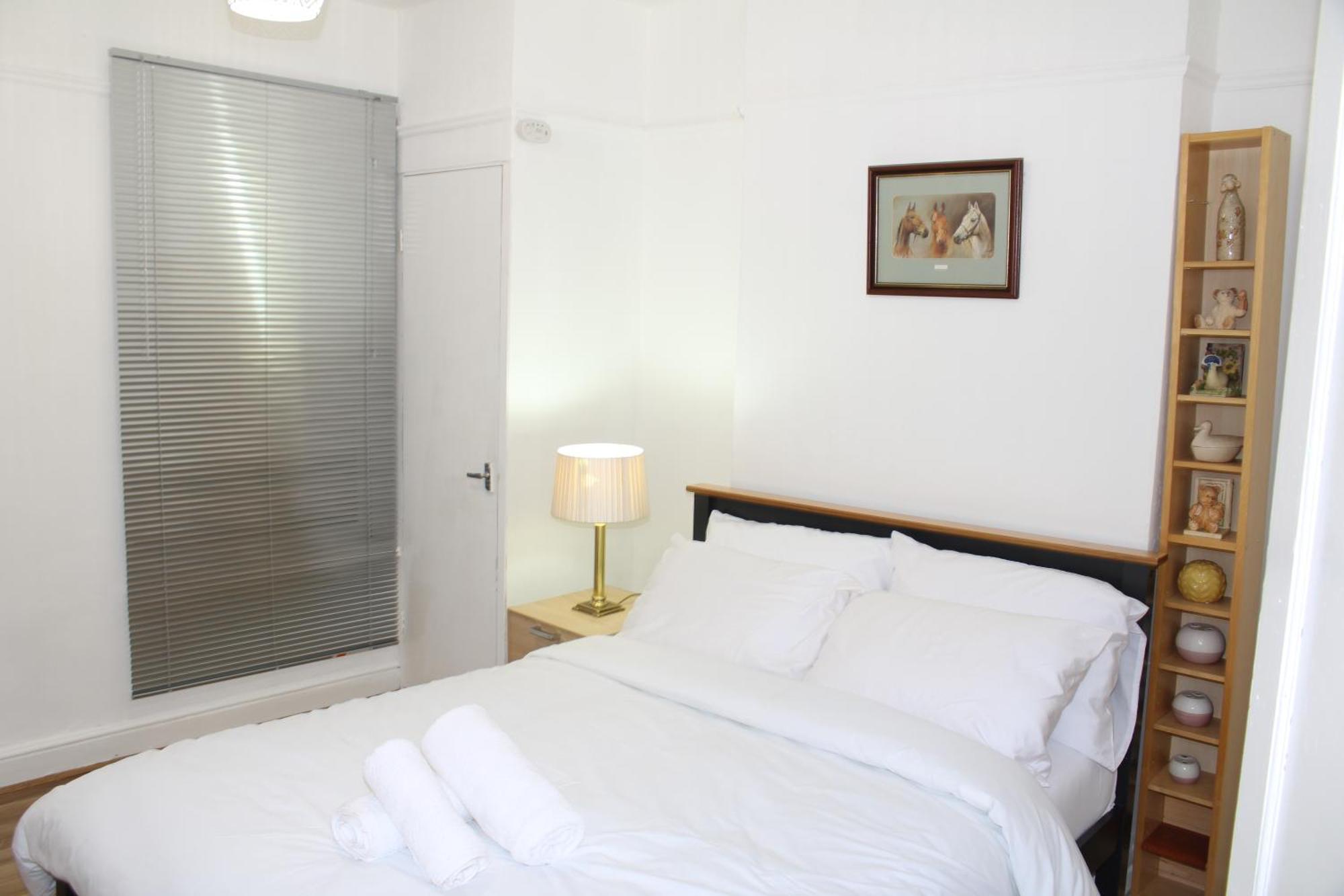 F2S Serviced Apartments 2Bedroom Terrace House With Free Wifi Netflix Suitable For Contractors Walking Distance To Train Station Derby Bagian luar foto