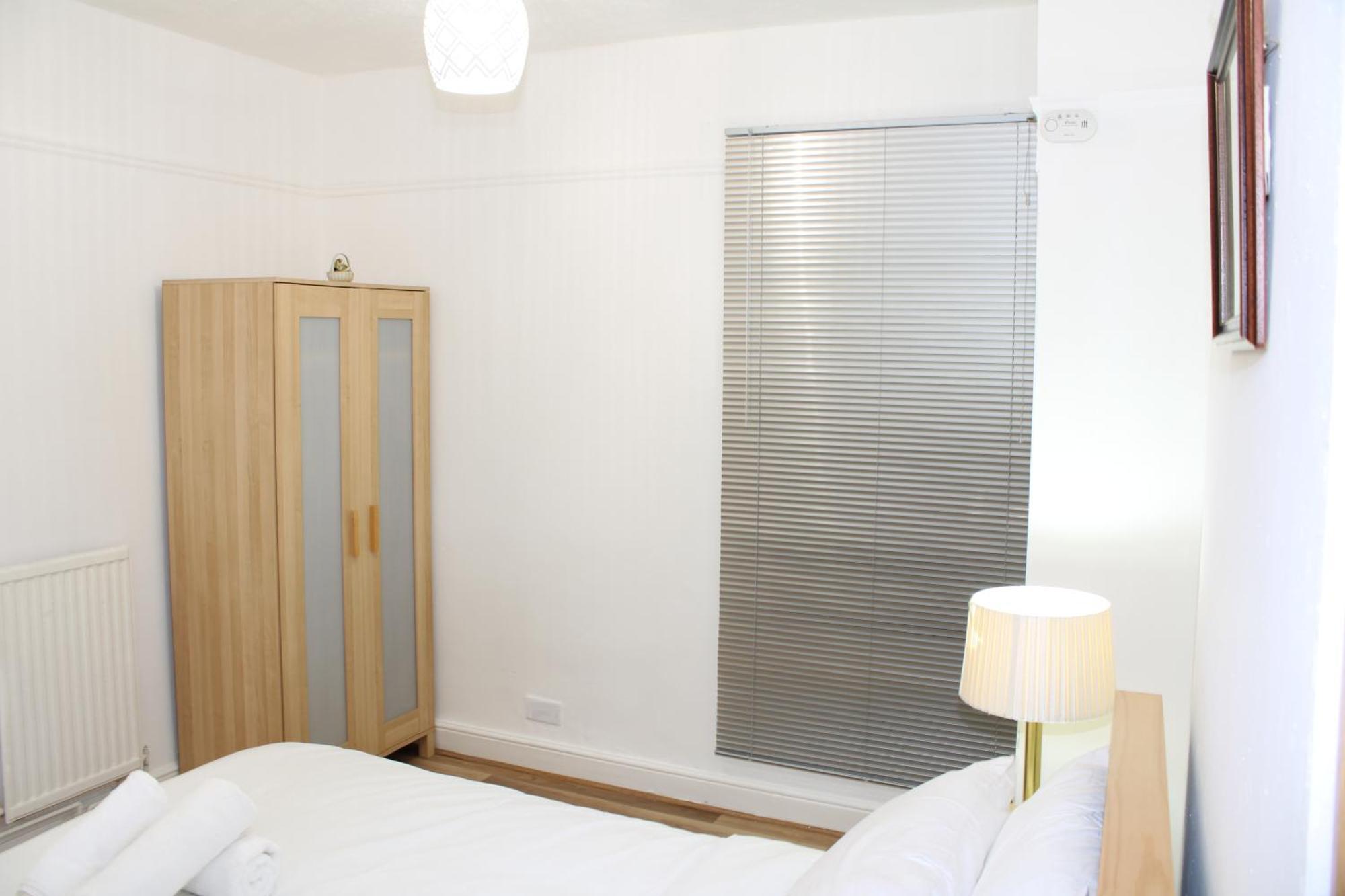 F2S Serviced Apartments 2Bedroom Terrace House With Free Wifi Netflix Suitable For Contractors Walking Distance To Train Station Derby Bagian luar foto