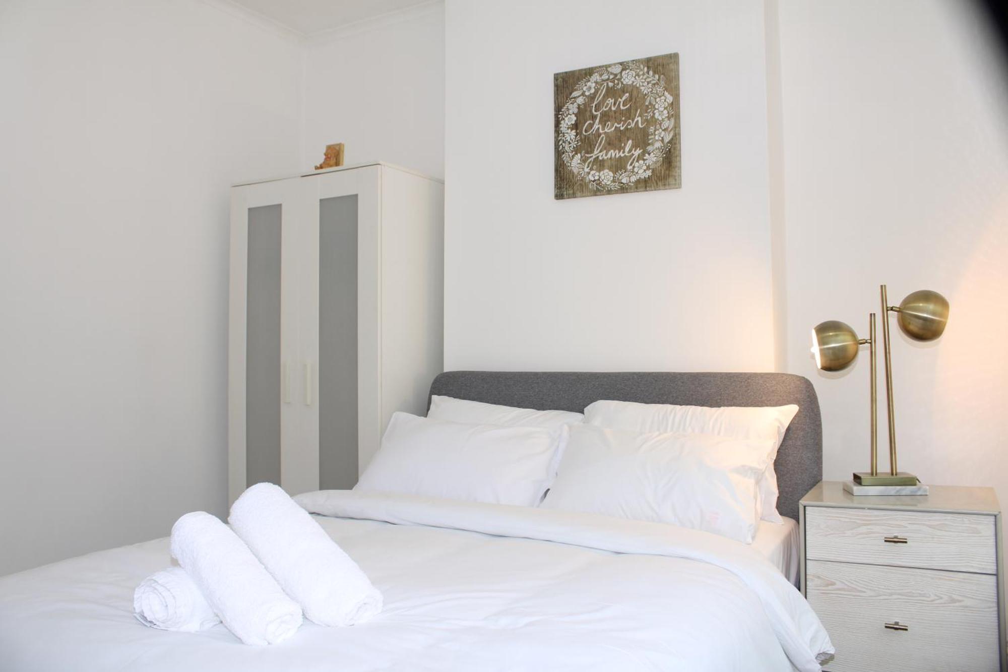 F2S Serviced Apartments 2Bedroom Terrace House With Free Wifi Netflix Suitable For Contractors Walking Distance To Train Station Derby Bagian luar foto
