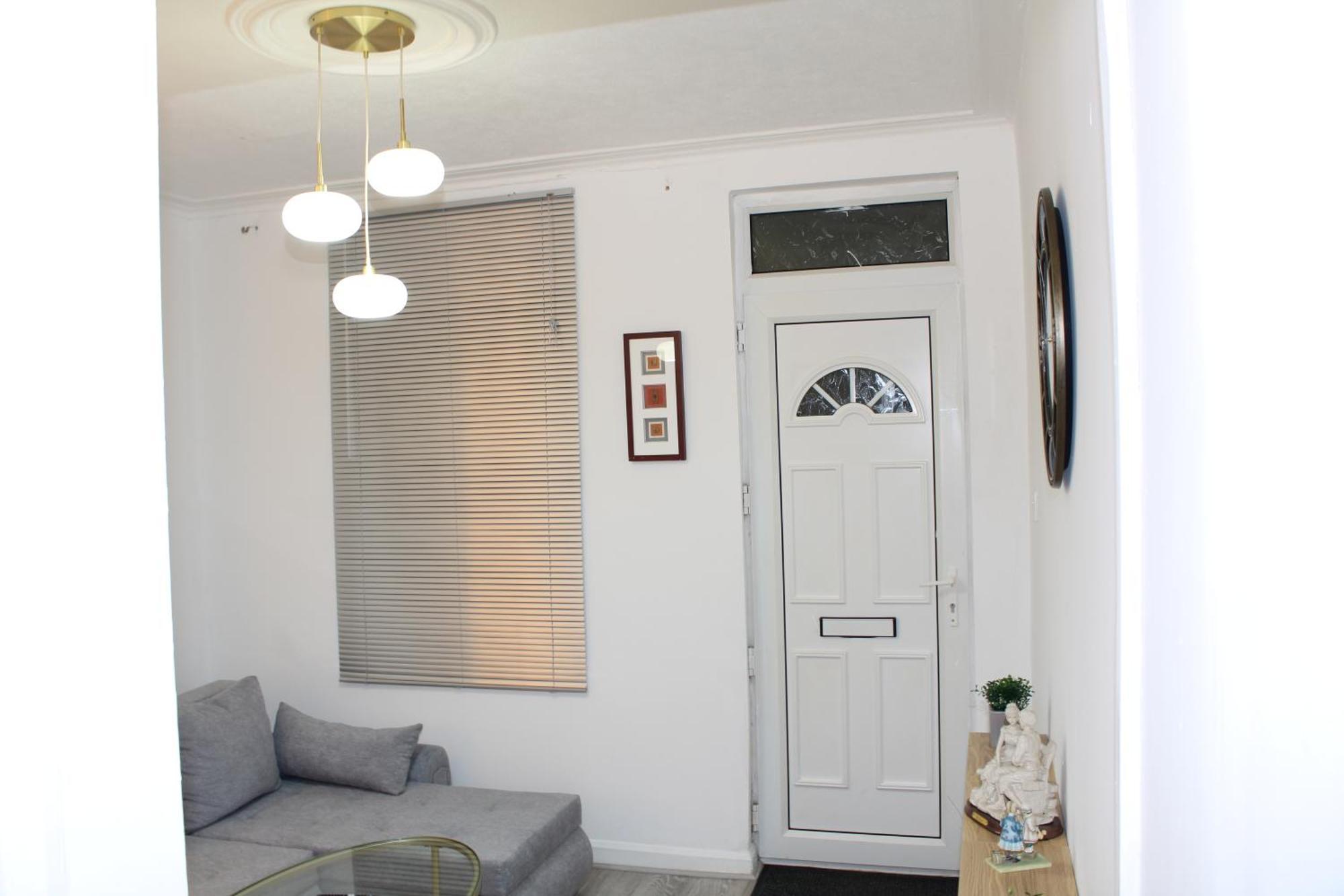 F2S Serviced Apartments 2Bedroom Terrace House With Free Wifi Netflix Suitable For Contractors Walking Distance To Train Station Derby Bagian luar foto