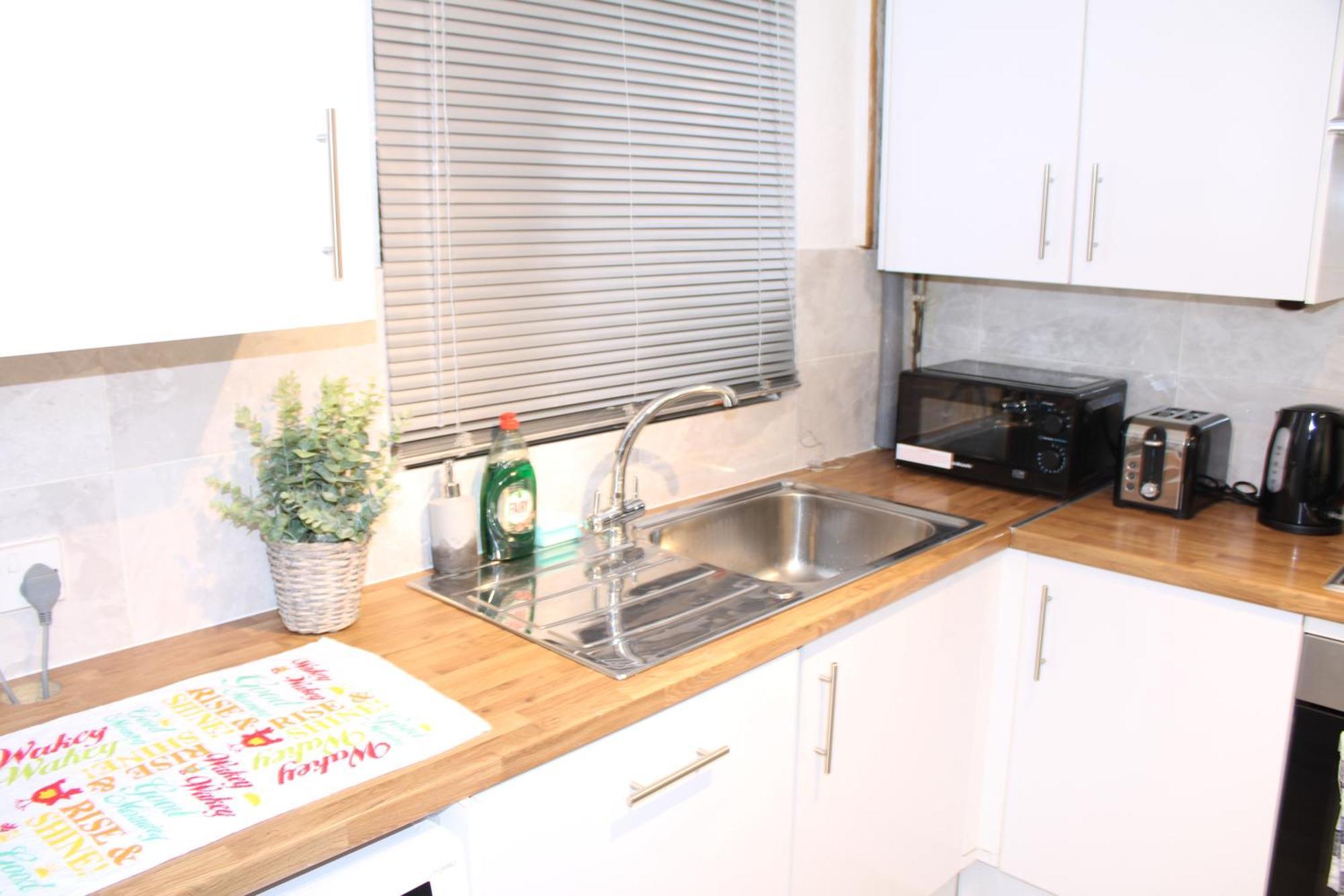 F2S Serviced Apartments 2Bedroom Terrace House With Free Wifi Netflix Suitable For Contractors Walking Distance To Train Station Derby Bagian luar foto