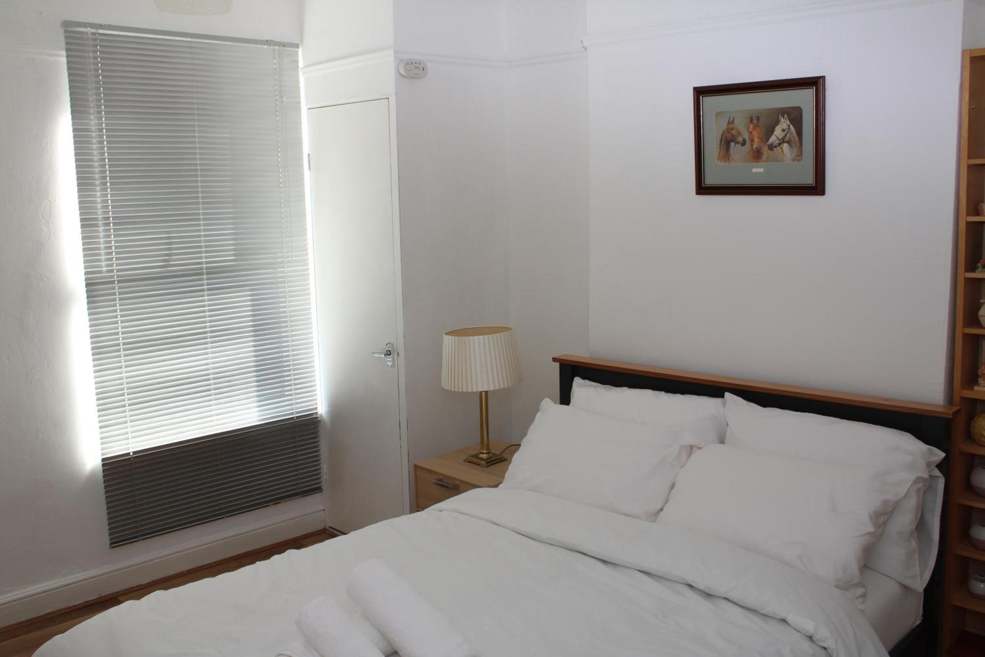 F2S Serviced Apartments 2Bedroom Terrace House With Free Wifi Netflix Suitable For Contractors Walking Distance To Train Station Derby Bagian luar foto