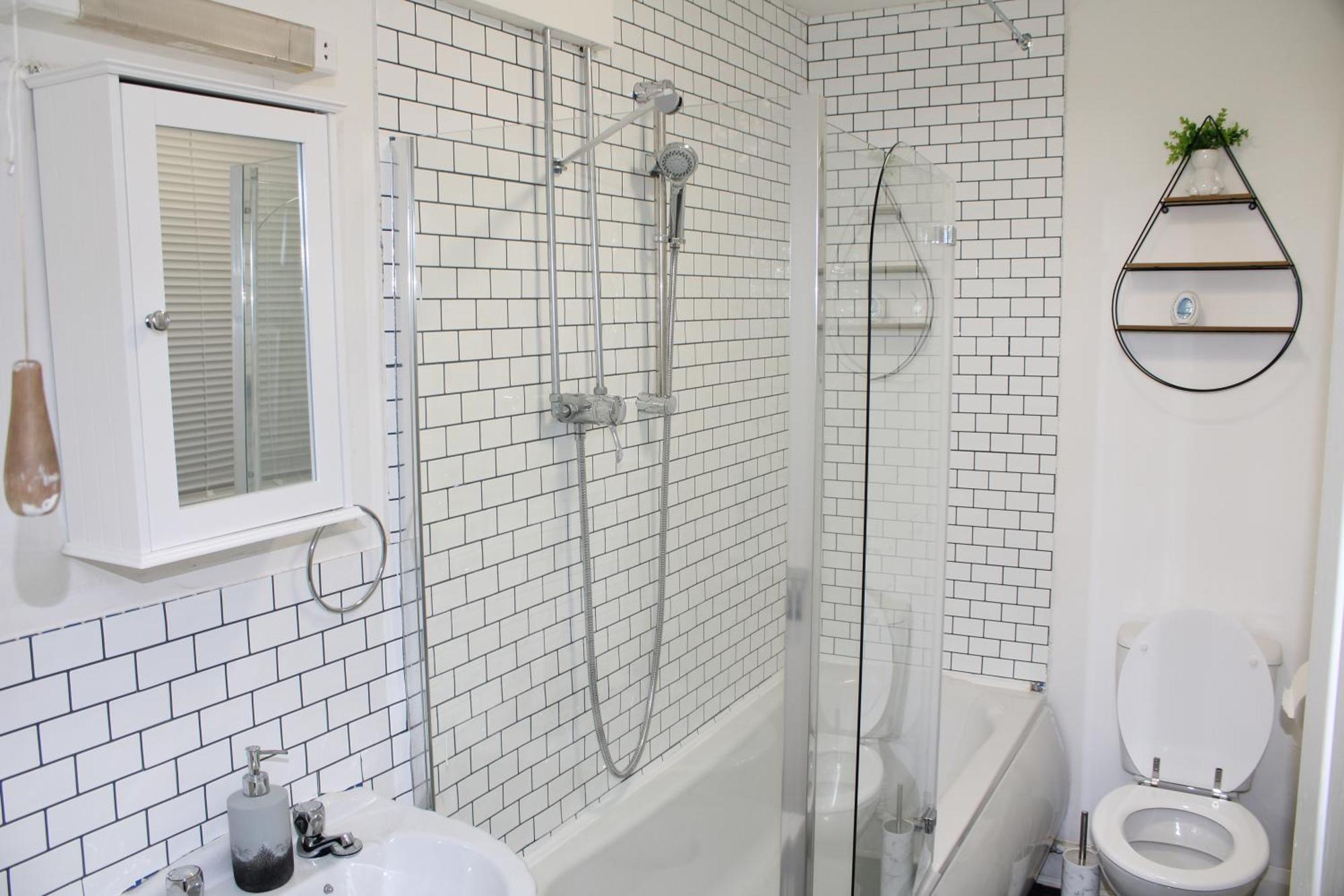 F2S Serviced Apartments 2Bedroom Terrace House With Free Wifi Netflix Suitable For Contractors Walking Distance To Train Station Derby Bagian luar foto